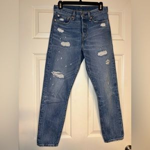 Levi Strauss Women’s Distressed / Ripped Straight Jeans 28” Great Condition